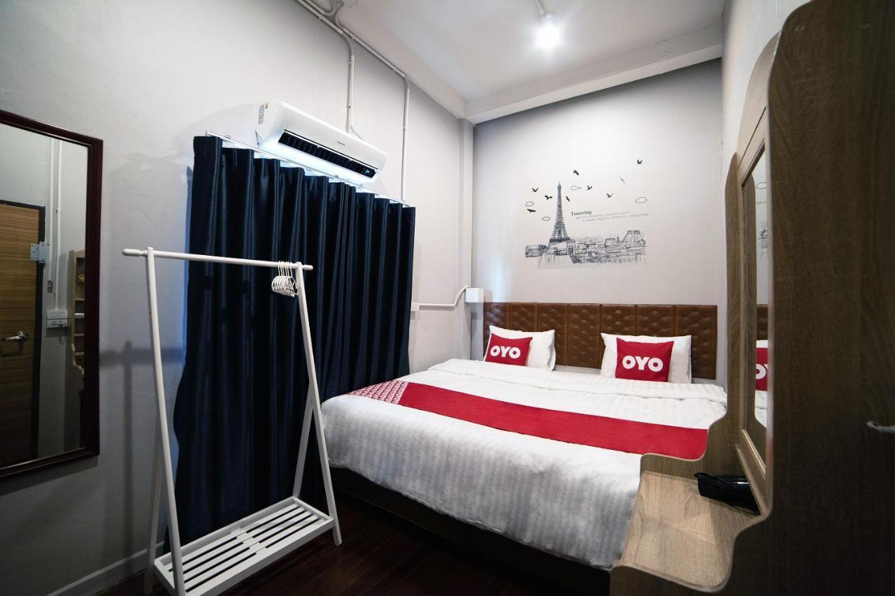 Oyo 480 Lemon Siam Hostel Bangkok Buitenkant foto