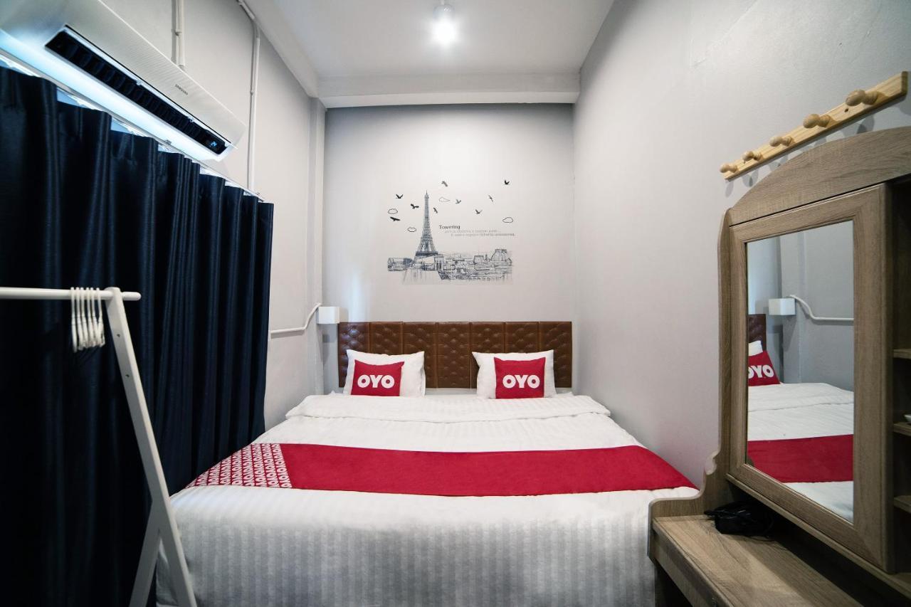 Oyo 480 Lemon Siam Hostel Bangkok Buitenkant foto