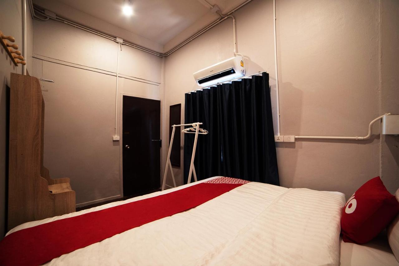 Oyo 480 Lemon Siam Hostel Bangkok Buitenkant foto
